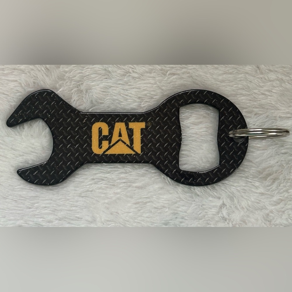 CAT BOTTLE OPENER KEYCHAIN CATERPILLAR - Picture 4 of 4